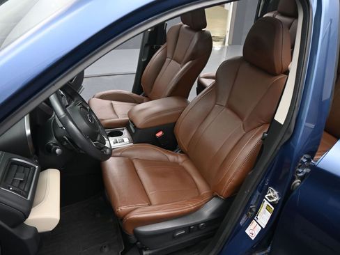 Used 2019 Subaru Ascent Touring image 11