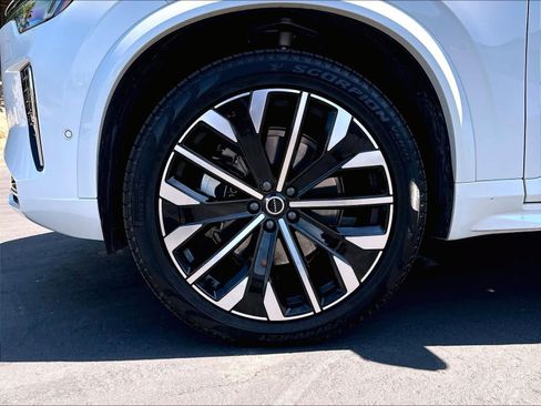 Used 2026 Volvo XC90 B6 Plus w/ Protection Package Premier AWD/4WD image 12