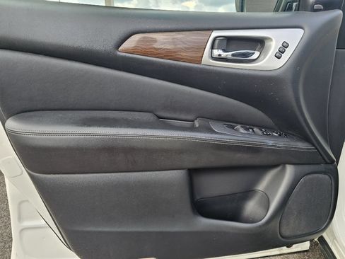 Used 2019 Nissan Pathfinder Platinum AWD/4WD image 33