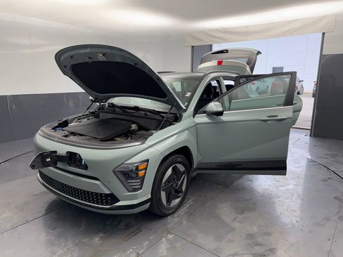 Used 2025 Hyundai Kona Limited FWD image 16