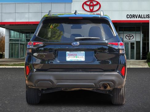 Used 2025 Subaru Forester Premium AWD/4WD image 5