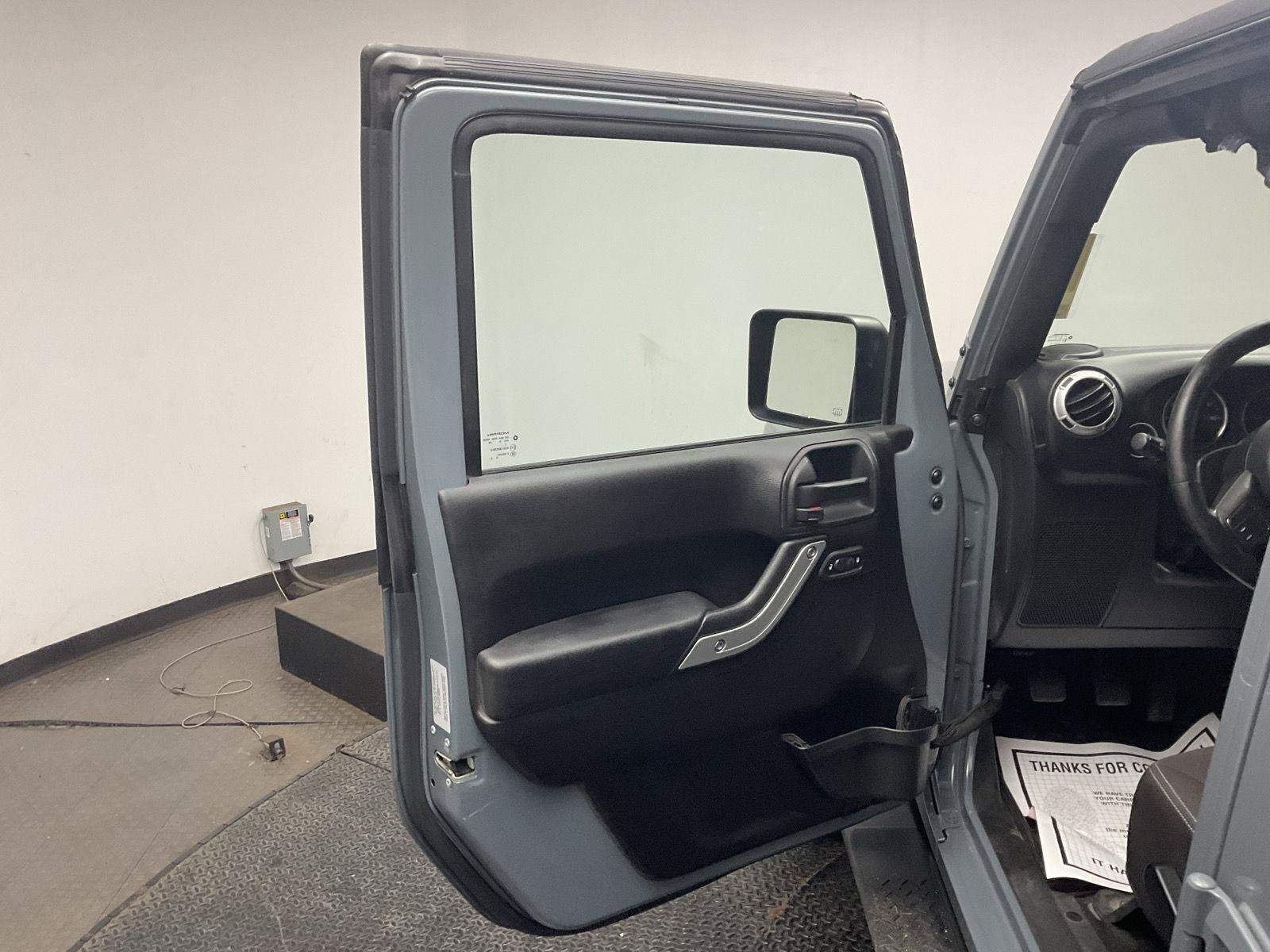 Used 2015 Jeep Wrangler Unlimited Sahara AWD/4WD image 9