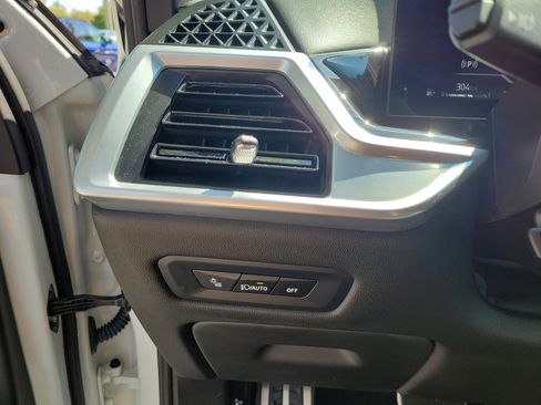 Used 2024 BMW X5 xDrive40i w/ Executive Package image 19