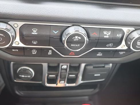 Used 2024 Jeep Gladiator Sport image 19