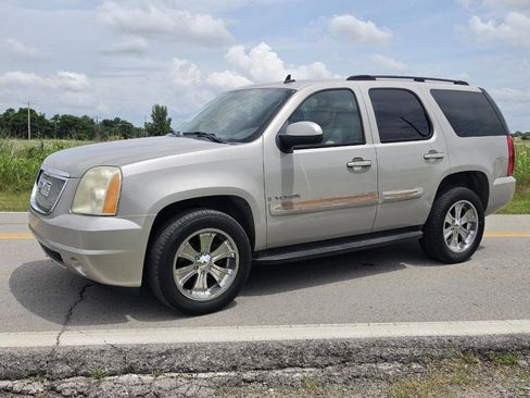 Used 2007 GMC Yukon SLE AWD/4WD image 2