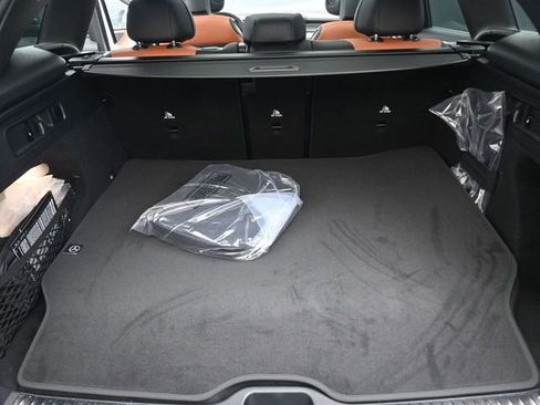 Used 2025 Mercedes-Benz GLC 350e 4MATIC image 27