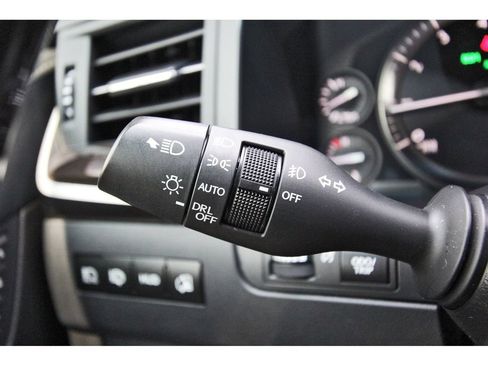 Used 2020 Lexus LX 570 4WD w/ Luxury Package image 16