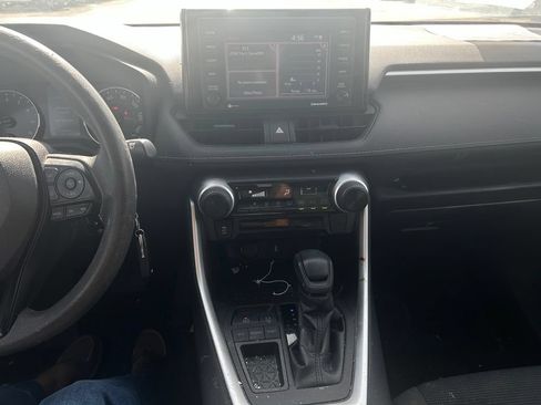 Used 2022 Toyota RAV4 LE FWD image 7