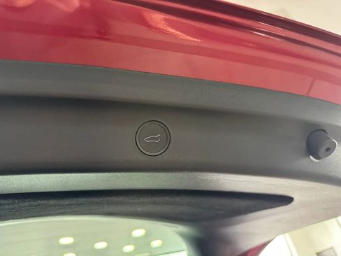 Used 2024 Tesla Model Y Long Range image 39