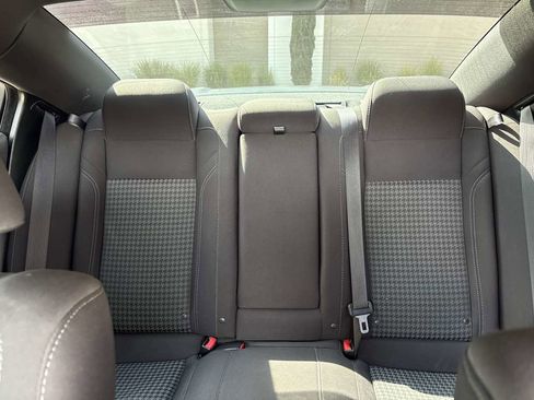 Used 2018 Dodge Charger R/T w/ Blacktop Package image 29