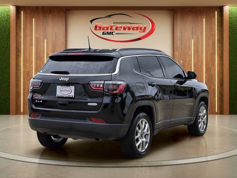 Used 2025 Jeep Compass Latitude AWD/4WD image 5