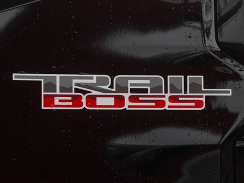 Used 2024 Chevrolet Colorado Trail Boss w/ Technology Package image 14