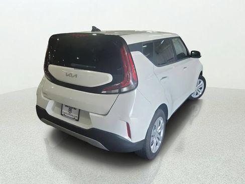 Used 2024 Kia Soul LX FWD image 4