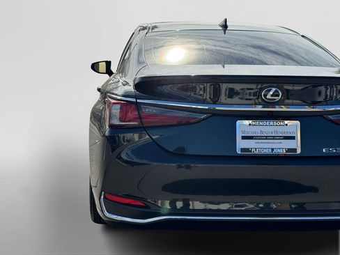 Used 2023 Lexus ES 300h w/ Accessory Package (Z2) image 11