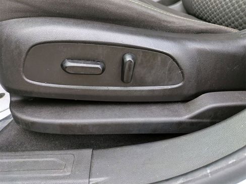 Used 2017 GMC Acadia SLE image 13