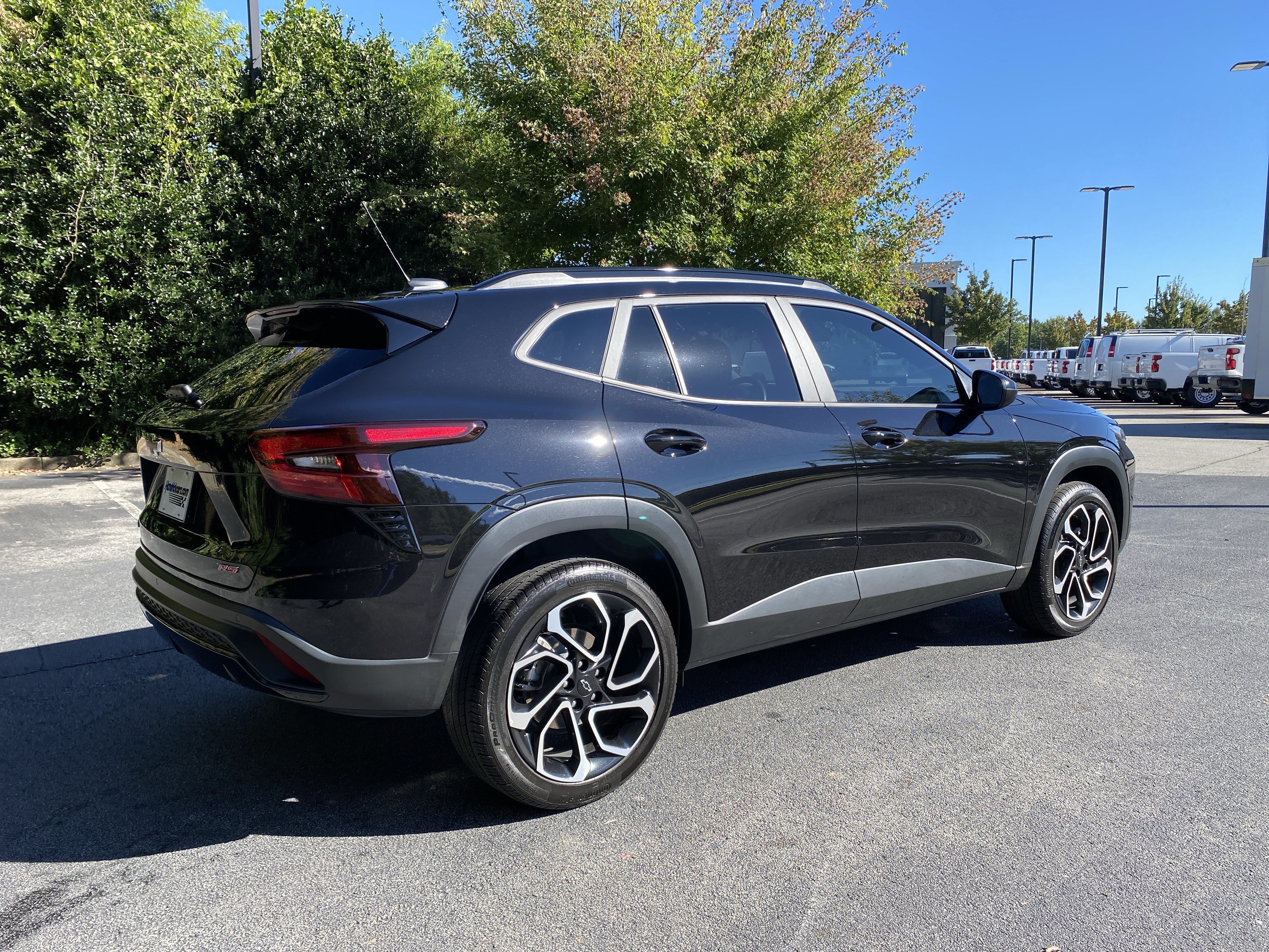 Used 2025 Chevrolet Trax RS w/ Sunroof Package FWD image 9