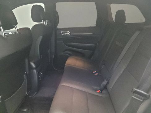Used 2018 Jeep Grand Cherokee Laredo RWD image 18