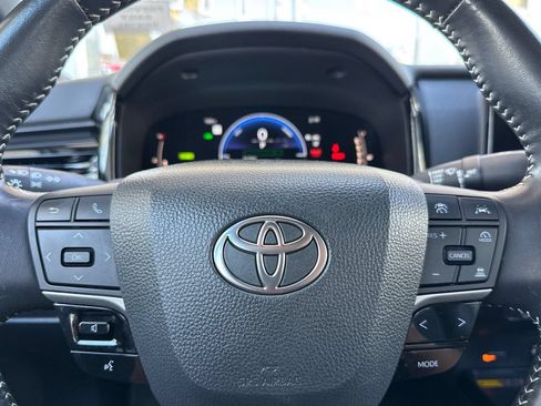 Used 2025 Toyota Camry SE FWD image 24