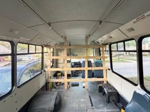 Used 2011 Ford E-450 and Econoline 450 Super Duty w/ Shuttle Bus Prep Pkg RWD image 19