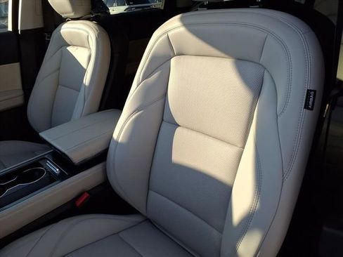 New 2026 Lincoln Nautilus Premier image 8