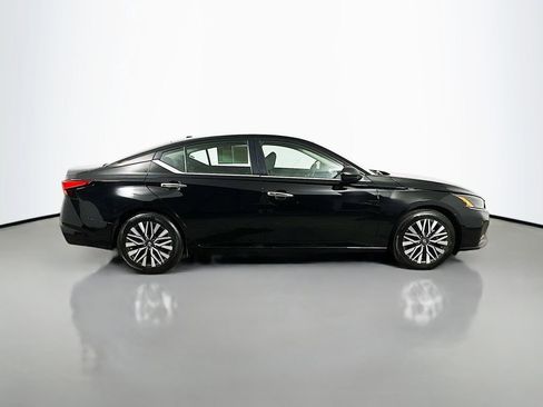 Used 2024 Nissan Altima 2.5 SV FWD image 7