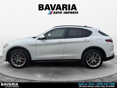 Used 2018 Alfa Romeo Stelvio Ti Sport image 2