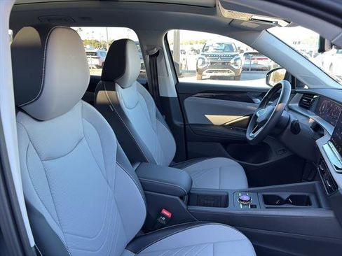 New 2026 Volkswagen Tiguan SE image 9