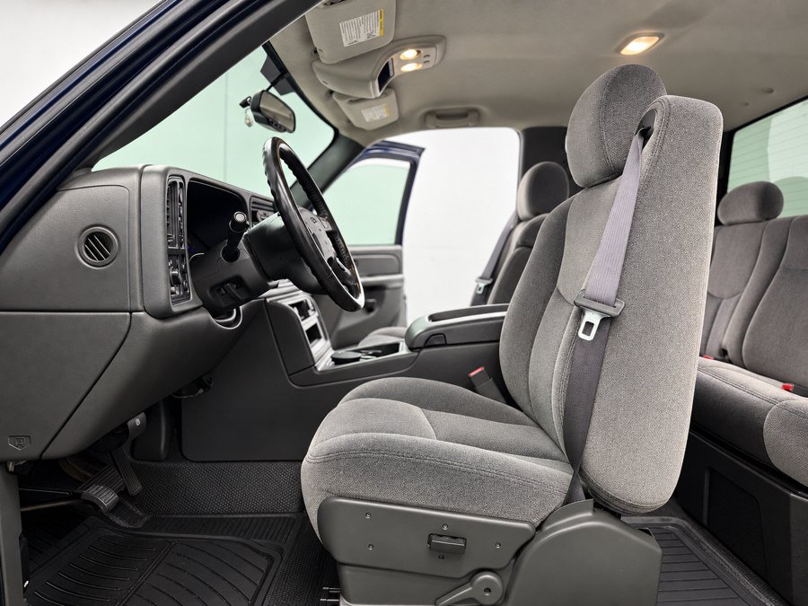 Used 2005 GMC Sierra 1500 SLE w/ Safe And Sound Package AWD/4WD image 27