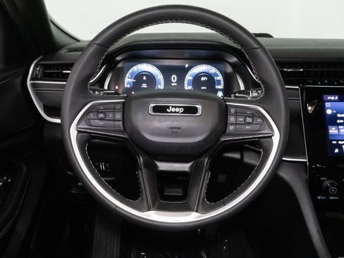 Used 2025 Jeep Grand Cherokee Altitude AWD/4WD image 15