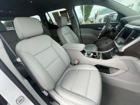 Used 2023 GMC Acadia SLT w/ Technology Package FWD image 27