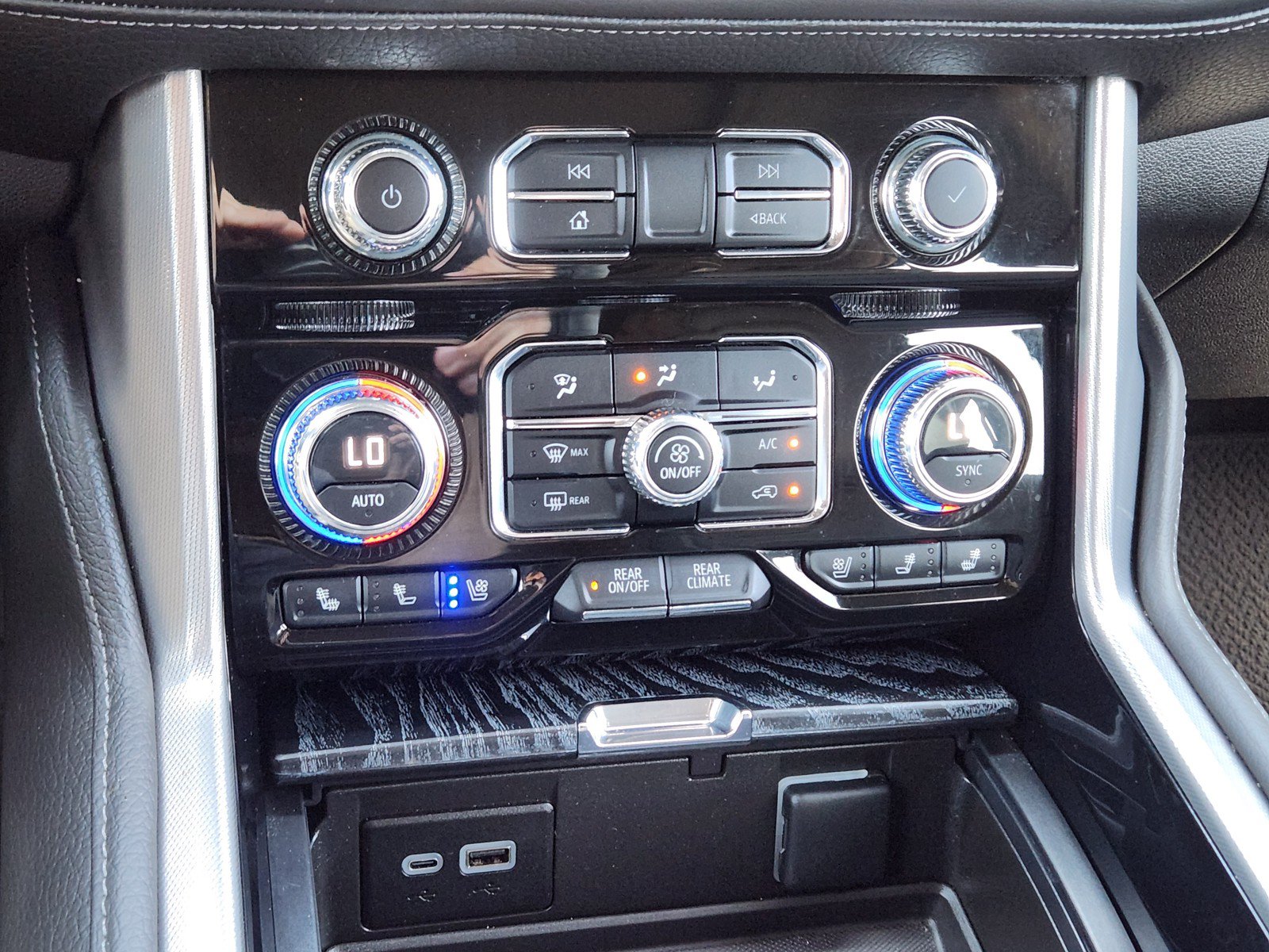 Used 2023 GMC Yukon XL Denali AWD/4WD image 16