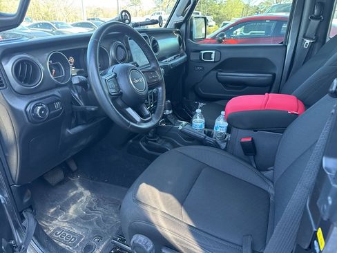 Used 2023 Jeep Wrangler Sport S image 9