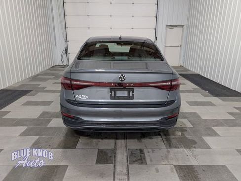 Used 2025 Volkswagen Jetta Sport FWD image 3