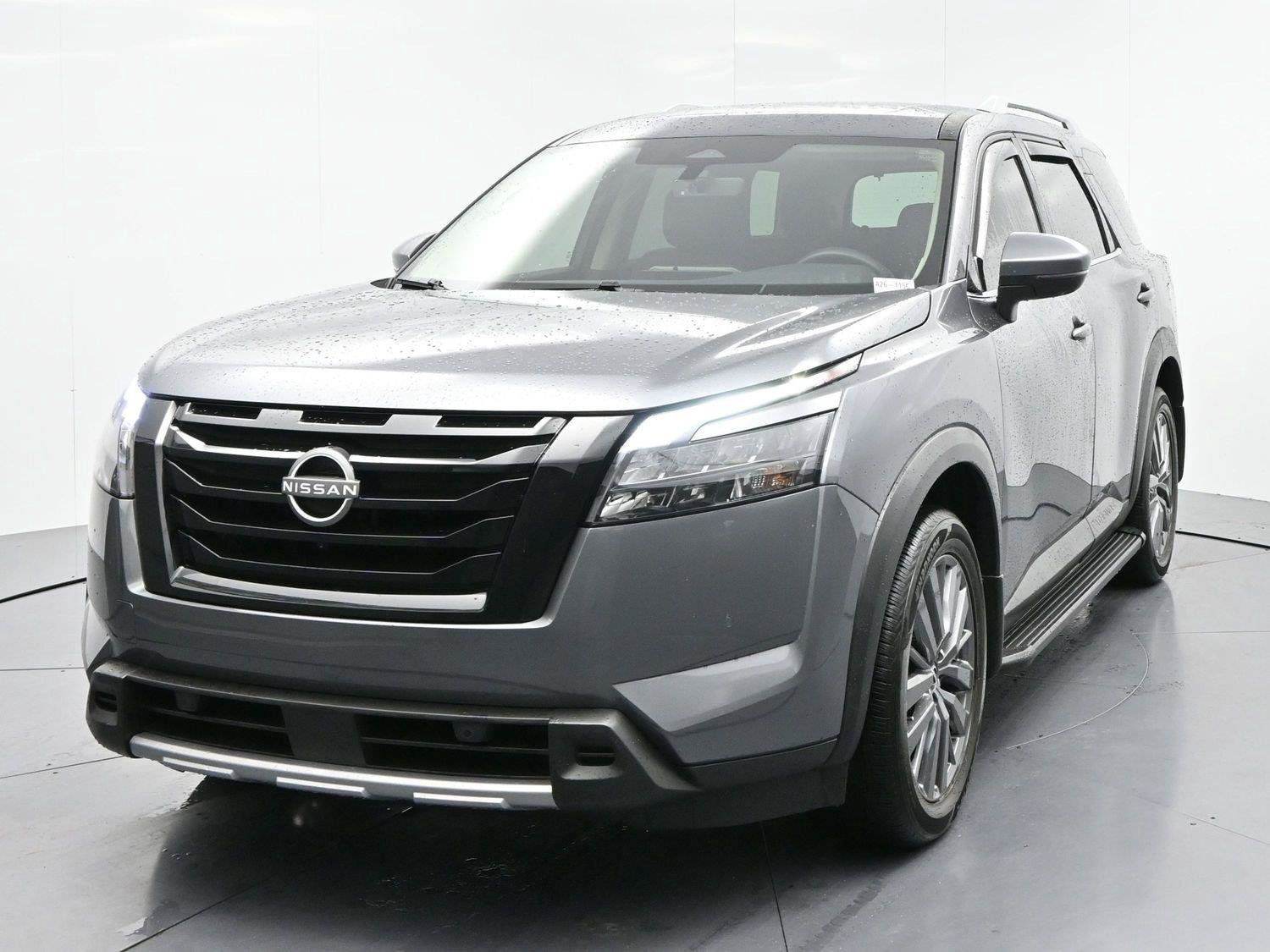 Used 2025 Nissan Pathfinder SL w/ SL Premium Package FWD image 3