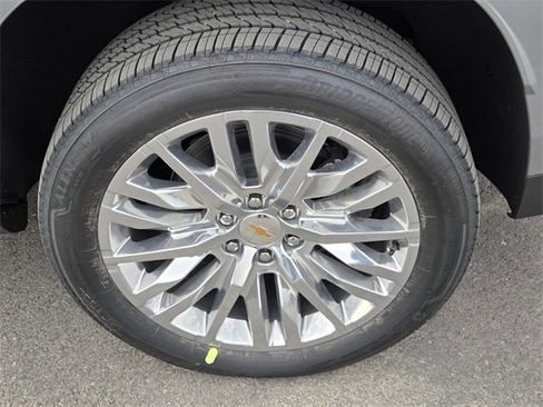 New 2026 Chevrolet Suburban High Country image 5