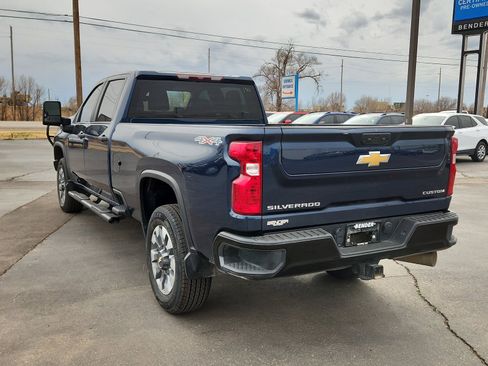 Used 2023 Chevrolet Silverado 2500 Custom w/ Custom Value Package image 3