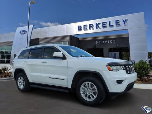 Used 2020 Jeep Grand Cherokee Laredo image 1