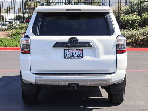 Certified 2022 Toyota 4Runner TRD Off-Road Premium AWD/4WD image 6