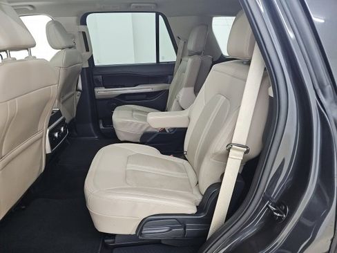 Used 2023 Ford Expedition Limited image 3