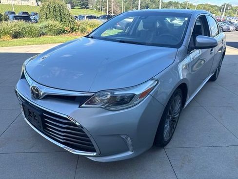 Used 2016 Toyota Avalon Limited w/ Toyota Safety Sense Package FWD image 3