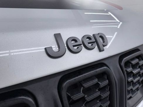 Used 2025 Jeep Compass Trailhawk AWD/4WD image 13