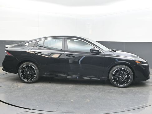 New 2026 Nissan Sentra SR FWD image 8