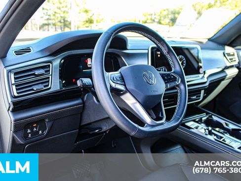 Used 2024 Volkswagen Atlas Cross Sport SE image 31