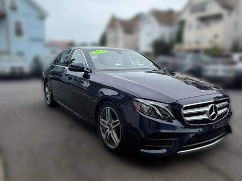 Used 2019 Mercedes-Benz E 300 4MATIC image 2