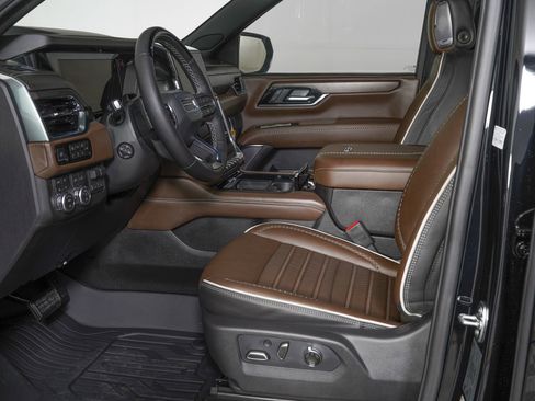 Used 2026 GMC Yukon XL Denali Ultimate w/ LPO, Floor Liner Package AWD/4WD image 16