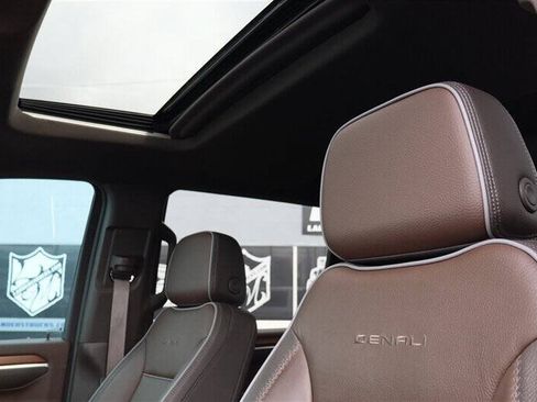 Used 2025 GMC Sierra 3500 Denali w/ Denali Reserve Package AWD/4WD image 19