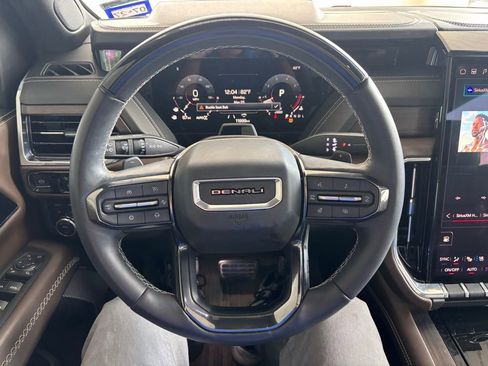 Used 2025 GMC Yukon Denali Ultimate w/ LPO, Floor Liner Package AWD/4WD image 15