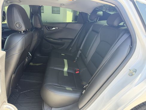 Used 2018 Chevrolet Malibu LT w/ Leather Package FWD image 11