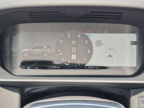 Used 2025 Land Rover Discovery Dynamic SE AWD/4WD image 16