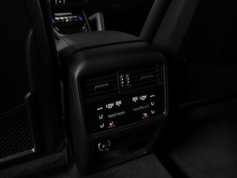 Certified 2024 Porsche Cayenne Coupe AWD/4WD image 48